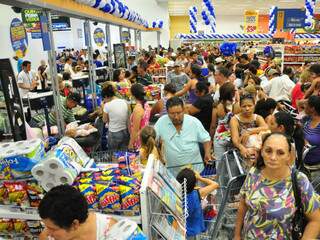 Moradores do bairro mais populoso da cidade lotaram loja. (Foto: João Garrigó)