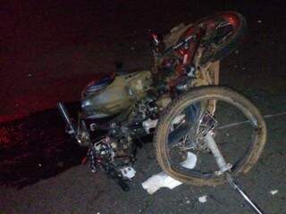 Motociclista morre ap&oacute;s invadir pista e bater de frente com caminh&atilde;o