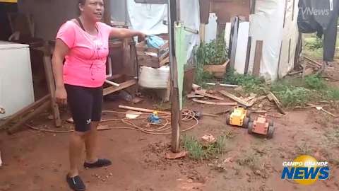 Moradores que fecharam BR por quatro horas tiveram casas alagadas; veja vídeos