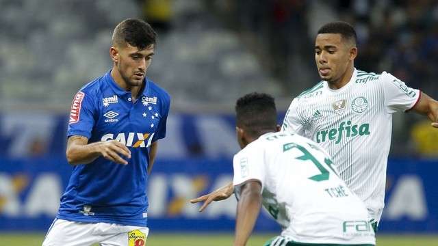 Cruzeiro vence Palmeiras por 2 a 1 e conquista primeira vit&oacute;ria em casa 