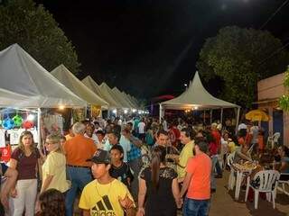 Várias pessoas foram conferir as novidades das barracas no evento de 2018 (Foto: Divulgação)