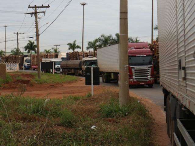 Depois de quatro horas de bloqueio, manifestantes liberam rodovias