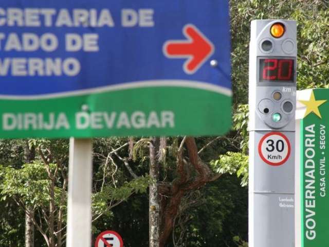 Ap&oacute;s reportagem, empresa conserta lombada que &lsquo;mentia&rsquo; velocidade