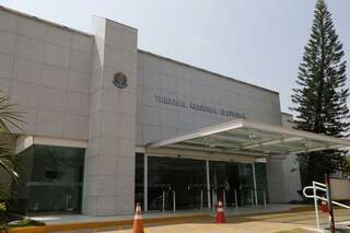 Sede do TRE-MS, em Campo Grande. 15 candidatos a prefeito registraram documentação. (Foto: Gerson Walber/Arquivo)