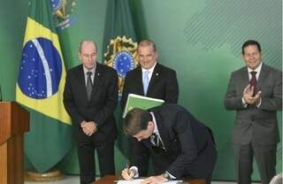 Presidente assinou decreto na manhã desta terça-feira. (Foto: Correio Brasiliense)