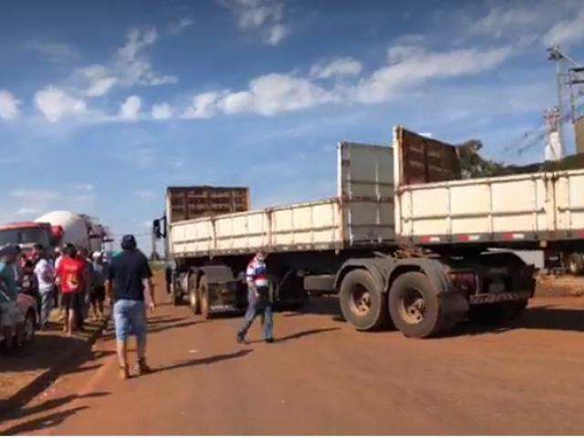 Ap&oacute;s dez dias, caminhoneiros come&ccedil;am a deixar bloqueio em Maracaju