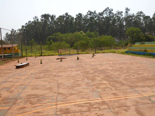  Crian&ccedil;a de 5 anos morre atingida por trave de gol em escola municipal 