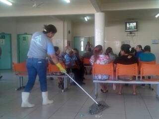 Postos 24h, onde parte de funcionários receberam, mantêm limpeza (Foto: Bruno Chaves/Campo Grande News)