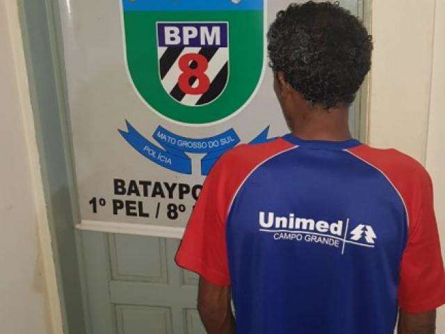 Homem &eacute; preso ap&oacute;s tentar matar esposa com golpes de martelo na cabe&ccedil;a 