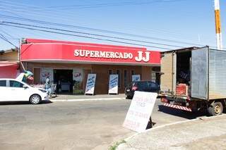 Supermercado alvo da ação fica na avenida Presidente Vargas no no Bairro Santo Antônio.(Foto: Kísie Ainoã)