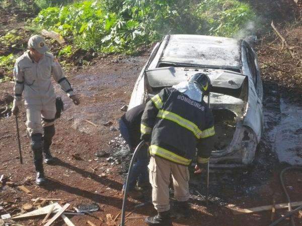 Fusion em chamas tinha placa de SP e suspeita que v&iacute;tima era advogado do PCC