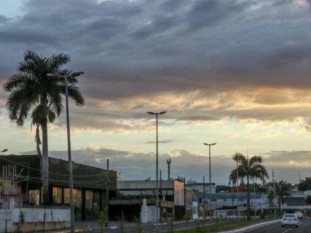 Calor&atilde;o de 37&ordm;C vai continuar, mas h&aacute; previs&atilde;o de pancadas de chuva