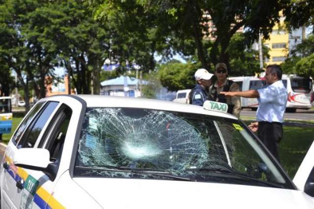 Morre idoso atropelado por táxi na avenida Afonso Pena Capital