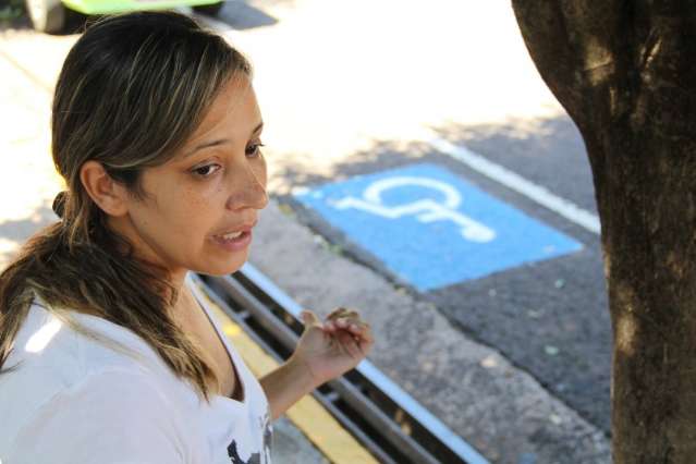 Ap&oacute;s 3 anos de luta, vaga especial &eacute; instalada, mas no pior local da rua