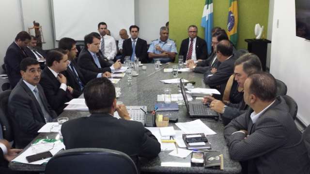 Presos em delegacias devem ser transferidos para pres&iacute;dios at&eacute; 2018