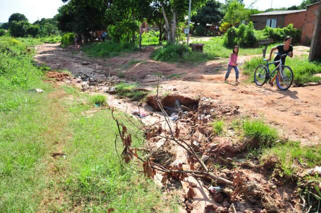  H&aacute; dois anos, comunidade do Jardim Col&uacute;mbia cobra fim de eros&atilde;o