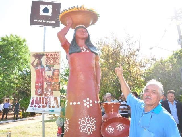 Escultura inaugurada na Capital simboliza a mulher trabalhadora ind&iacute;gena