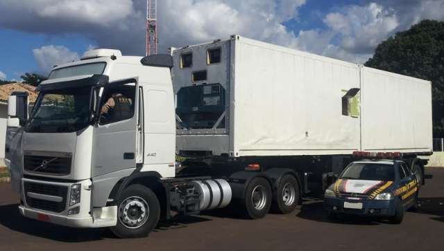 Pol&iacute;cia apreende caminh&atilde;o com cigarro que seria levado para S&atilde;o Paulo