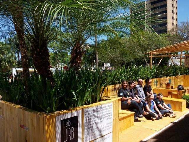 Avenida movimentada vira pra&ccedil;a de lazer em projeto que humaniza tr&acirc;nsito