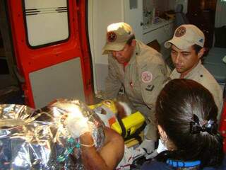 As vítimas foram socorridas pelo Corpo de Bombeiros e encaminhadas ao Hospital Auxiliadora de Três Lagoas (Foto: Rádio Caçula)