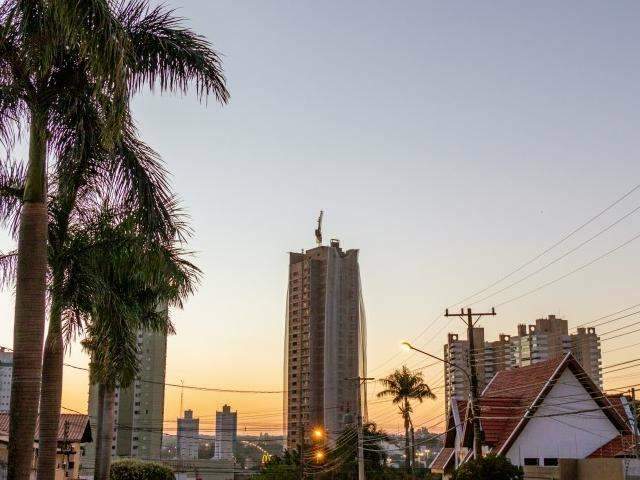 Primeiro dia do inverno ser&aacute; de calor e baixa umidade do ar em MS