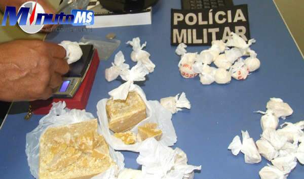  Foragido &eacute; preso ap&oacute;s ser flagrado com crack em Tr&ecirc;s Lagoas