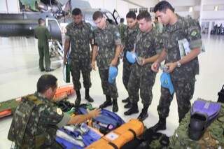 Militares se preparam para resgate