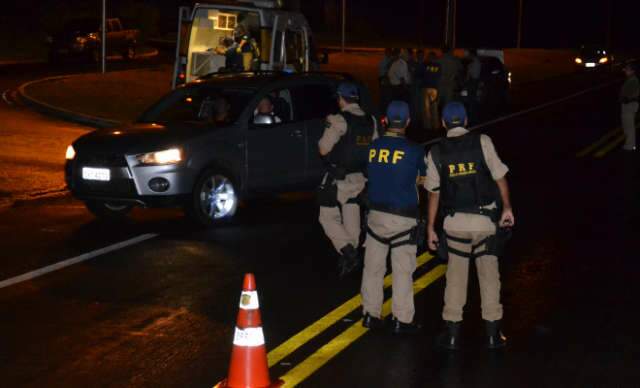  Opera&ccedil;&atilde;o da PRF flagra 11 ve&iacute;culos irregulares e recolher 15 documentos