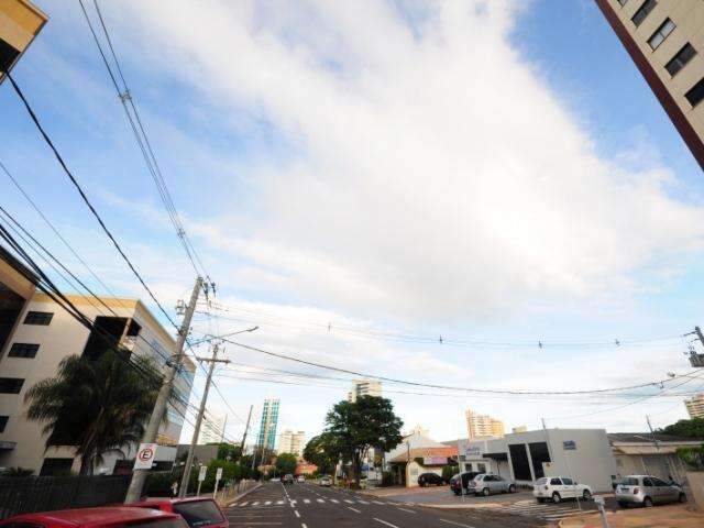 Quarta-feira de c&eacute;u azul, nuvens e m&aacute;xima abaixo dos 30&deg;C