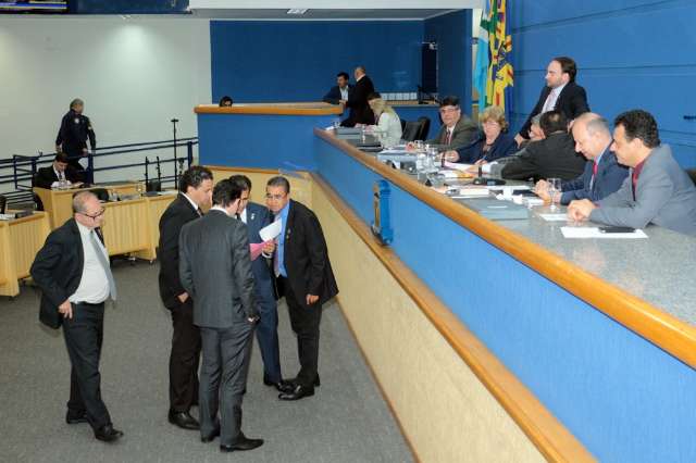Vereadores analisam veto do prefeito a lei sobre cal&ccedil;adas artificiais para lazer