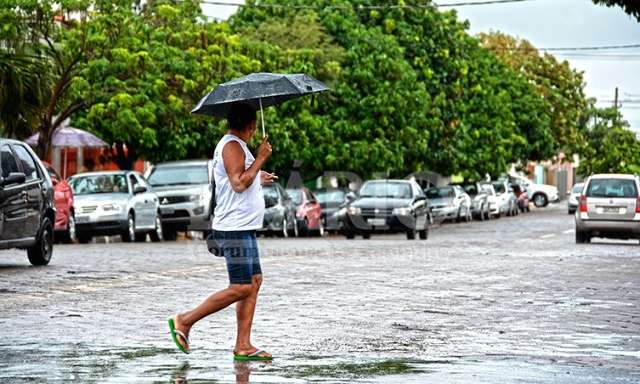 Ap&oacute;s tr&ecirc;s semanas de estiagem, volta a chover em Corumb&aacute;