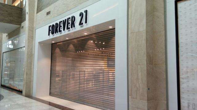 Um m&ecirc;s ap&oacute;s o previsto, Forever 21 inaugura loja no Shopping Bosque dos Ip&ecirc;s