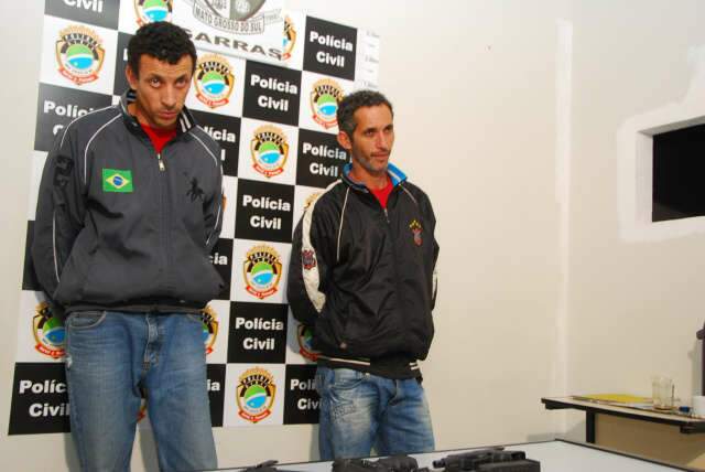  Ladr&otilde;es de banco s&atilde;o presos com pistolas em rodovia de Campo Grande