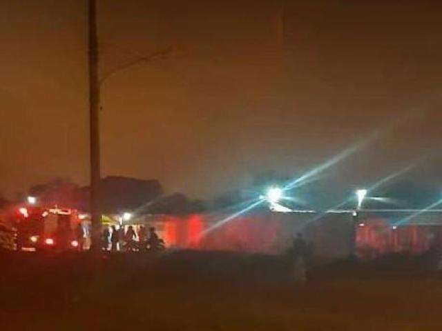  Pistoleiro invade festa em lava-jato e deixa quatro feridos na madrugada