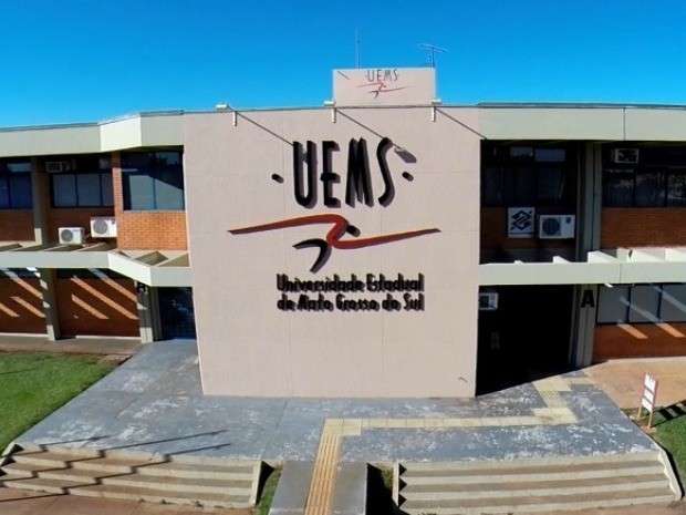 UEMS abre vagas de professor e sal&aacute;rios chegam a R$ 8,4 mil