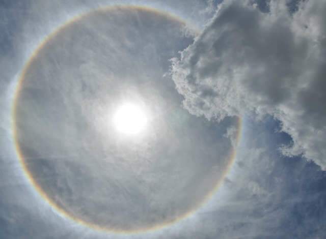  'Arco-&iacute;ris' em volta do sol em Dourados chamou aten&ccedil;&atilde;o hoje