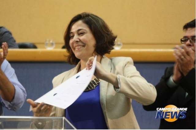 Olarte exonera Marta Martinez do cargo de diretora-presidente da Emha