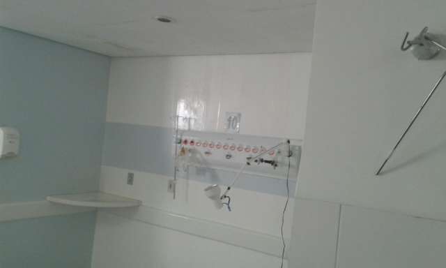 Cano estoura e causa alagamento em UTI Neonatal do Hospital Regional