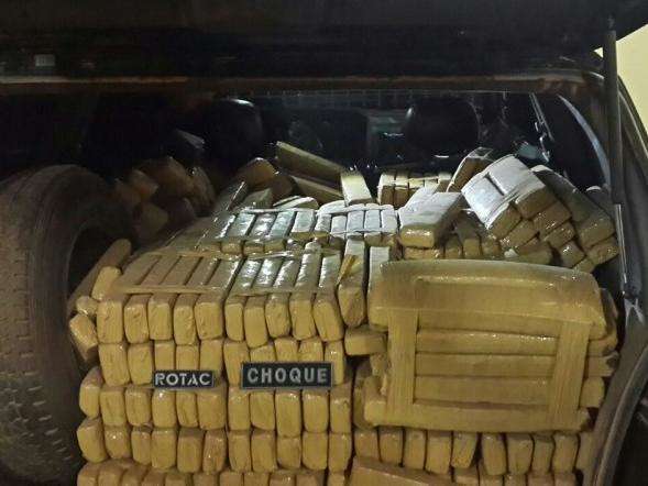 PF e Choque apreendem 700 quilos de maconha em casa no Monte Castelo