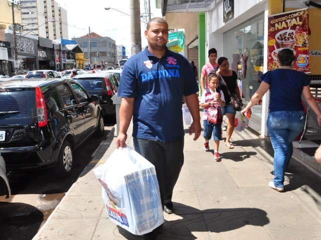 Movimento ainda &eacute; t&iacute;mido no com&eacute;rcio para as vendas de Natal