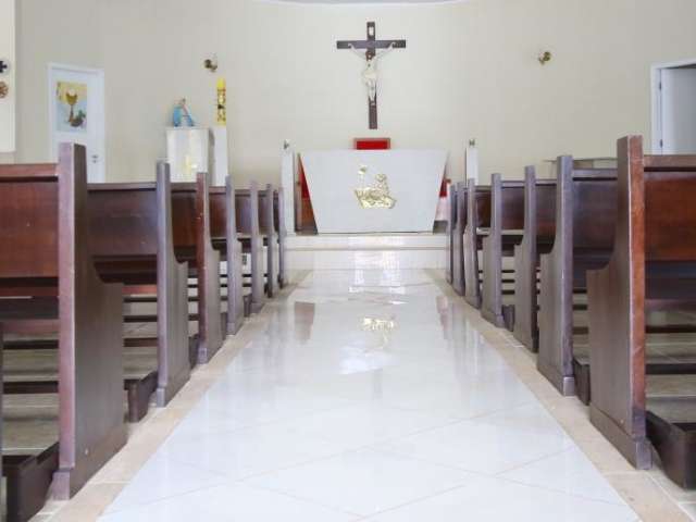 Além de igreja, casal pode ter de se mudar, mas prefeito busca solução