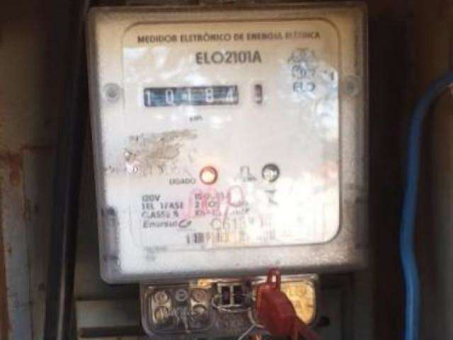 Opera&ccedil;&atilde;o contra furto de energia prende homem no Portal Caiob&aacute; 