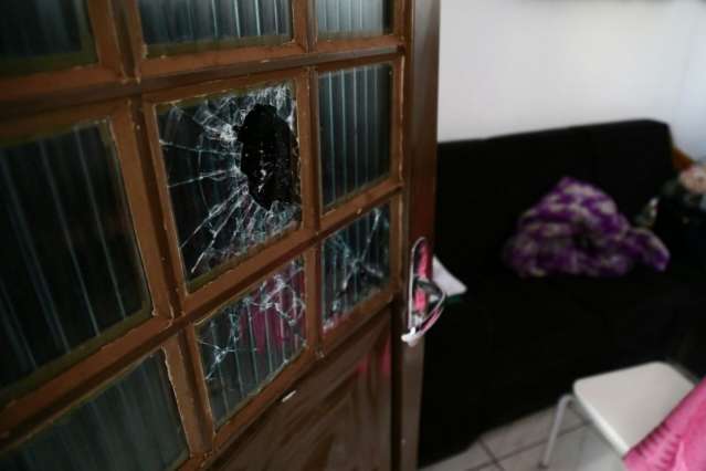 Ladr&otilde;es buscavam d&oacute;lares e aterrorizaram ref&eacute;ns, relembra v&iacute;tima