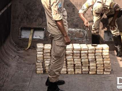 Com ajuda de escâner, PF descobre 101 quilos de cocaína em caçamba