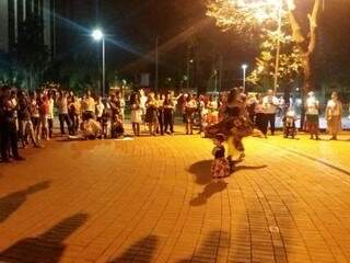 Dança cigana foi uma das apresentações culturais da Virada Democrática. (Foto: Direto das Ruas)