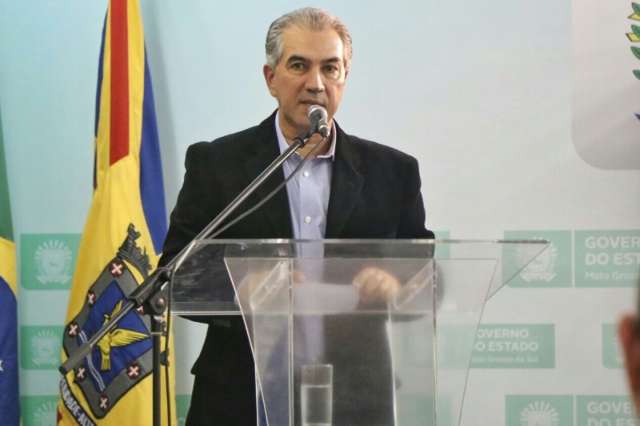 Governador entrega casas com a presen&ccedil;a de ministro em Tr&ecirc;s Lagoas