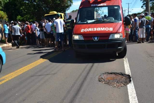 Ap&oacute;s uma hora, v&iacute;tima de acidente &eacute; retirada das ferragens