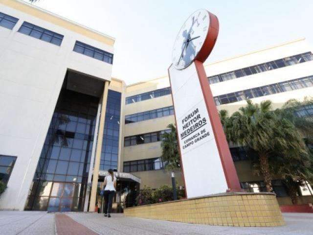 Justi&ccedil;a manda universidade indenizar alunos por cobran&ccedil;a indevida