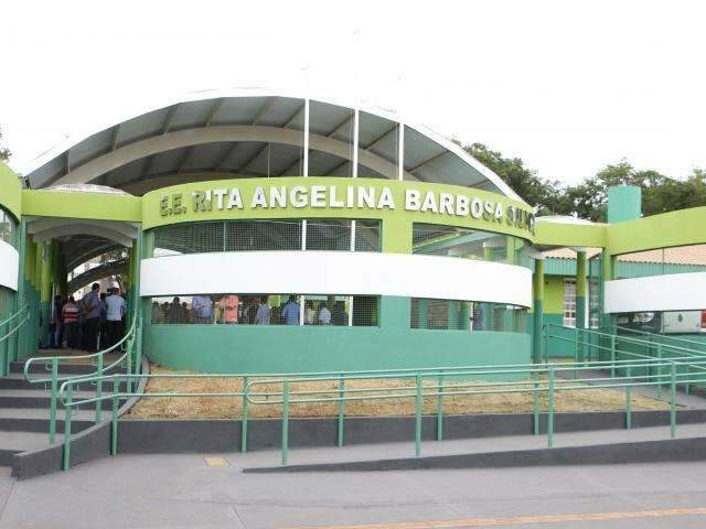 Reinaldo inaugura escolas e assina incentivo &agrave; produ&ccedil;&atilde;o de frutas na segunda