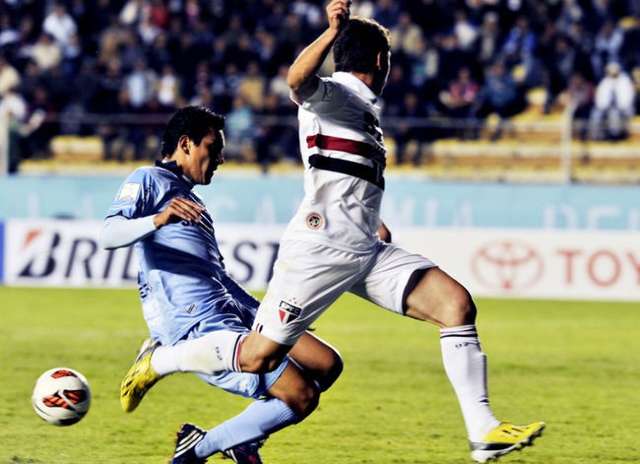 S&atilde;o Paulo perde por 4 a 3, mas se classifica para a fase de grupos